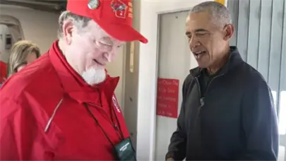 Obama sorprende a veteranos de guerra en Corea y Vietnam a su llegada a Washington DC