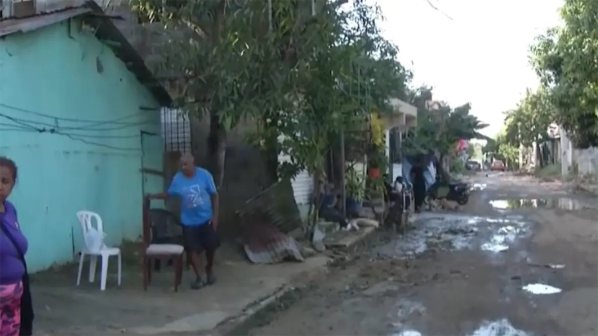 Comunitarios denuncian que transitar por sus calles se ha vuelto una odisea