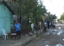 Comunitarios denuncian que transitar por sus calles se ha vuelto una odisea