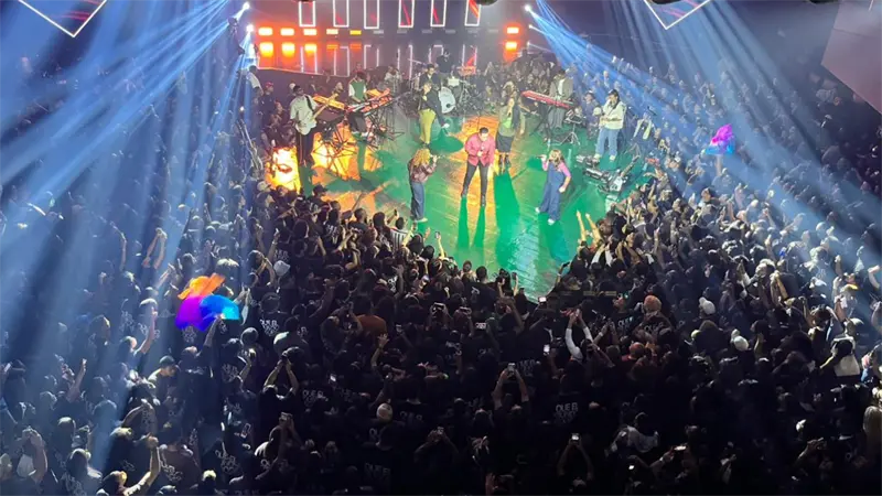 World Worship enciende a la juventud dominicana con su concierto “Que el Mundo Adore 2025”
