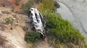 Al menos 37 personas muertas tras la caída de un autobús a un abismo en el sur de Perú