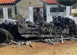 Incendian camioneta de dirigente político Pablo Acosta en Montecristi