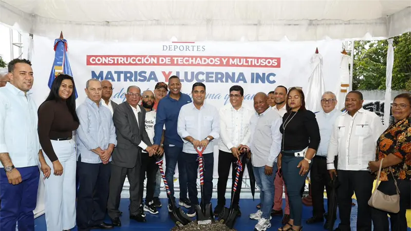 Ministro Kelvin Cruz inicia construcción de 11 techados multiusos en SDE con inversión de 300 millones
