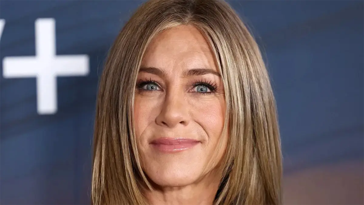 Jennifer Aniston causa sorpresa al afirmar que creció sin dinero pese a ser hija de actores famosos