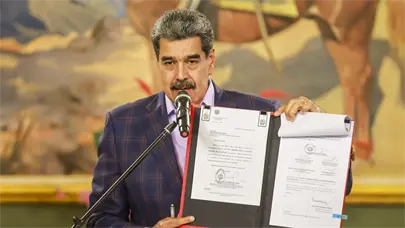 Maduro ordena crear comandos de defensa en caso de lucha armada ante despliegue de EEUU