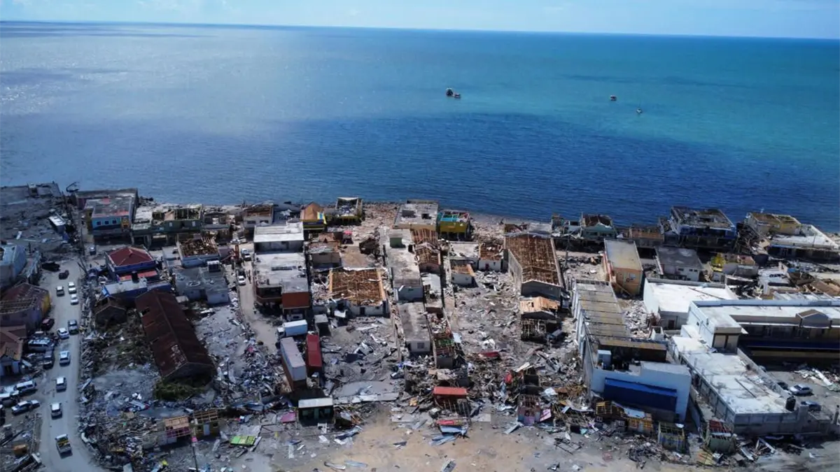 Un activo puerto de Jamaica convertido en una ciudad fantasma por el huracán Melissa