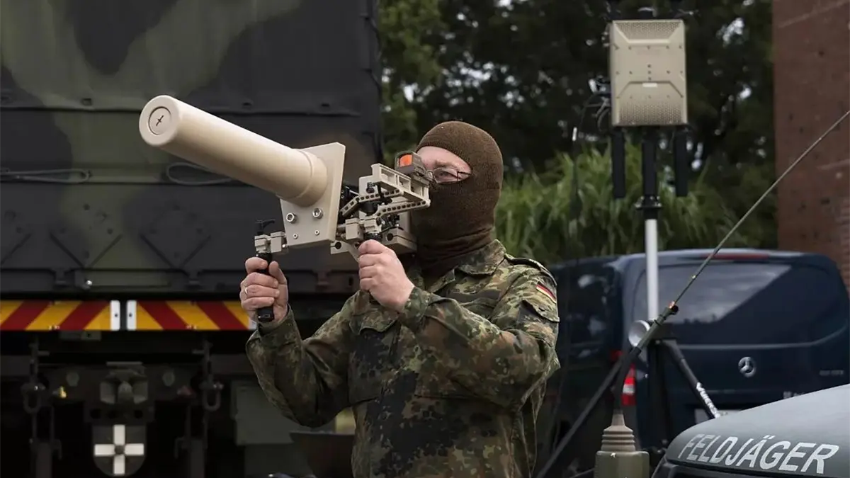 El jefe del Estado Mayor de Bélgica señala a Rusia en incursiones de drones y ciberataques