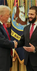 Trump perfuma al presidente sirio y le pregunta entre risas: "¿Cuántas esposas tienes?"