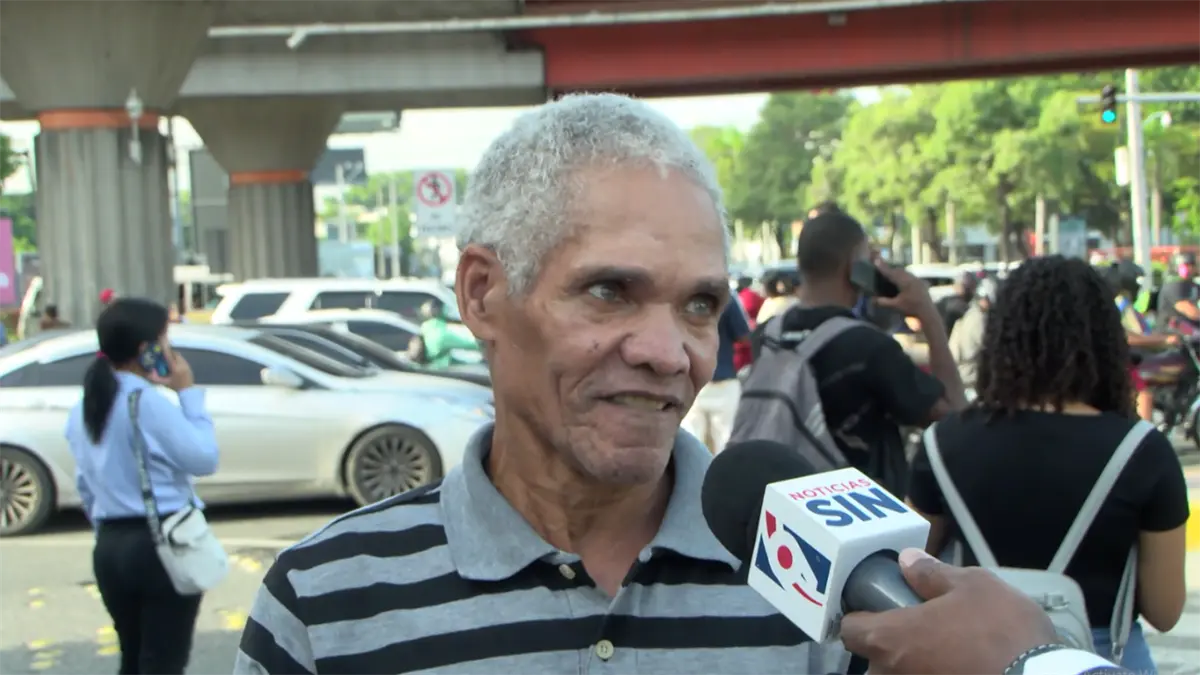 Es un abuso a la sociedad, es una situación muy difícil": usuarios del Metro tras caos por suspensión del servicio