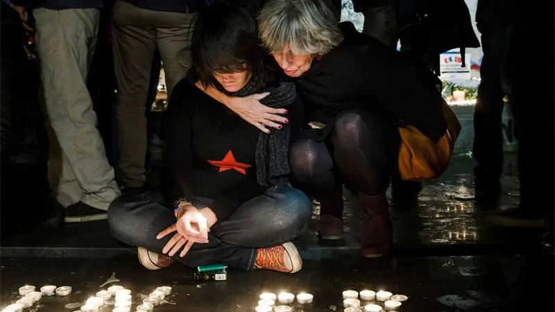 Las víctimas siguen en nuestros corazones, reivindican los franceses a 10 años del 13N