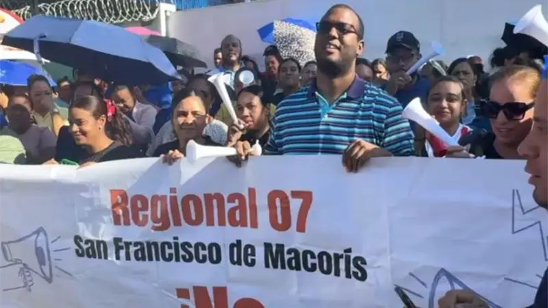 ADP protesta por deterioro de centros educativos en SFM
