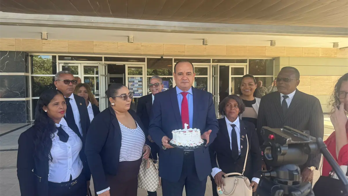 Convergencia contra el Robo de la Seguridad Social celebra cumpleaños del desfalco millonario en ARS Senasa