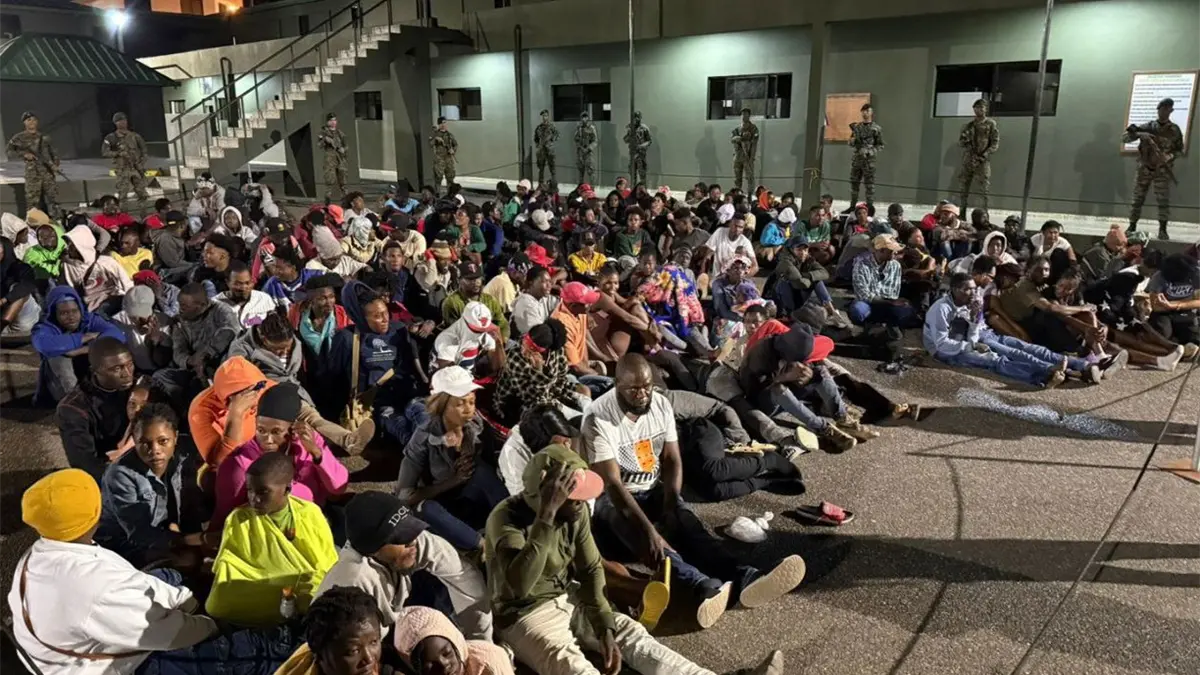 Ejército y Migración detienen 250 haitianos e incautan Cleren en Constanza