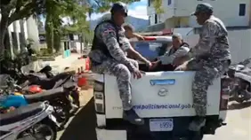 Con bombas lacrimógenas y pedradas dispersan reclamo por carretera en Constanza 