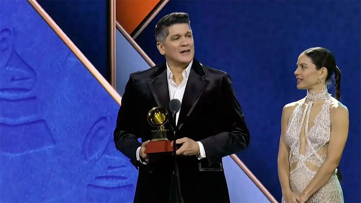 Eddy Herrera gana Latin Grammy por su álbum Novato Apostador
