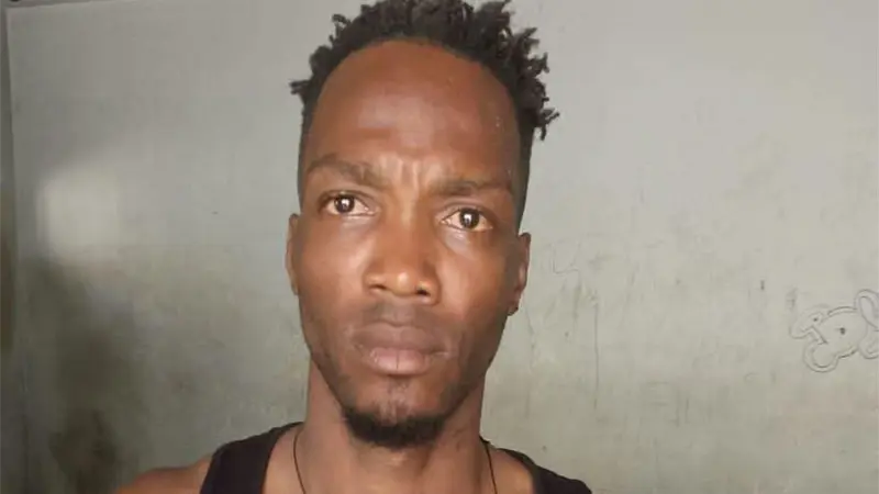 Muere recluso al intentar escapar de vehículo en movimiento durante traslado en Las Terrenas