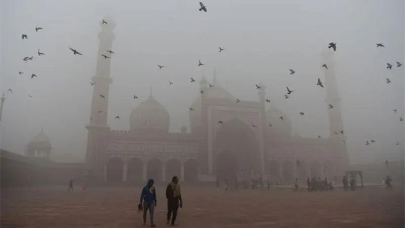 Jueces del Supremo de India piden celebrar audiencias virtuales ante la alta contaminación