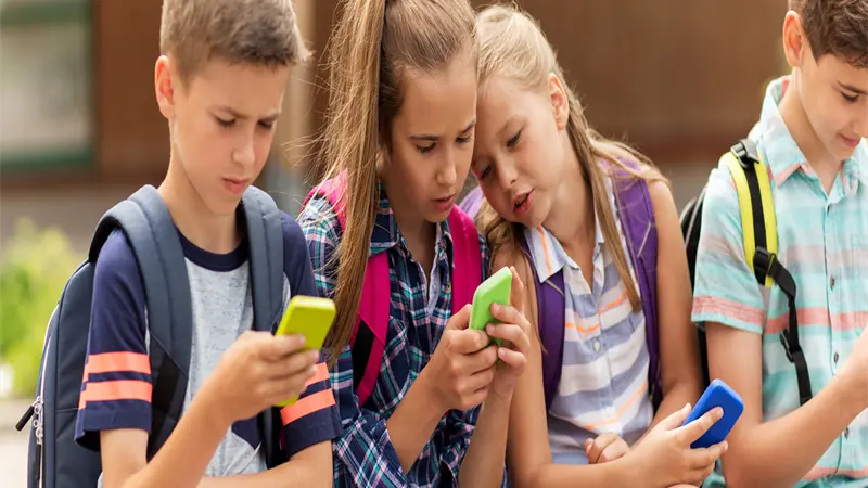 El papa pide herramientas para controlar el uso que hacen los niños de la tecnología