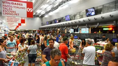 El comercio minorista de Brasil sube un 2,1 % en doce meses, pese a frenarse en septiembre