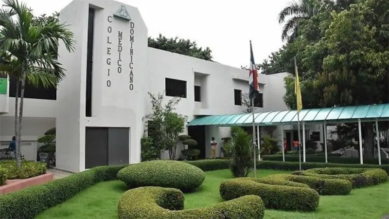 Controversia en elecciones del Colegio Médico: retraso en resultados genera tensiones