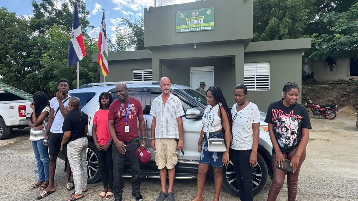 Ejército detiene a canadiense por transportar haitianos indocumentados