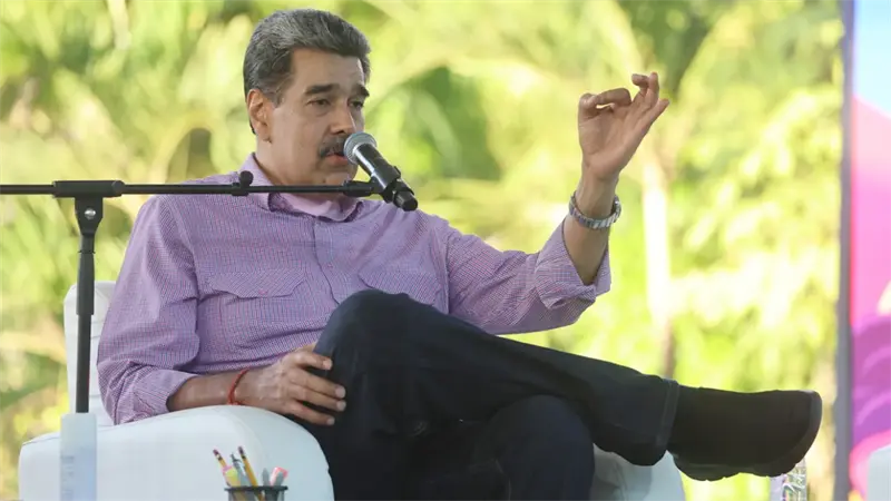 Maduro pide al pueblo de EE.UU. que pare la mano enloquecida de quien ordena bombardear