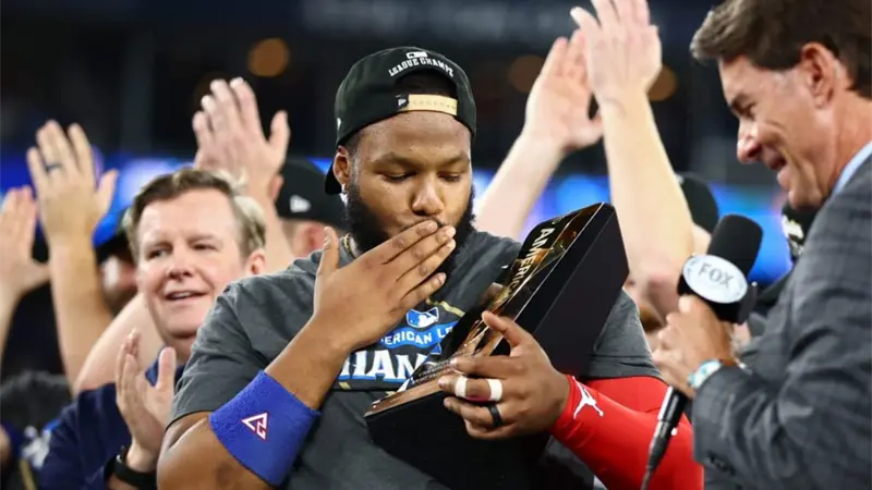 Vladi Jr. encabeza junto con Chapman, Díaz y Acuña Jr. la gala de los Premios MLB 2025