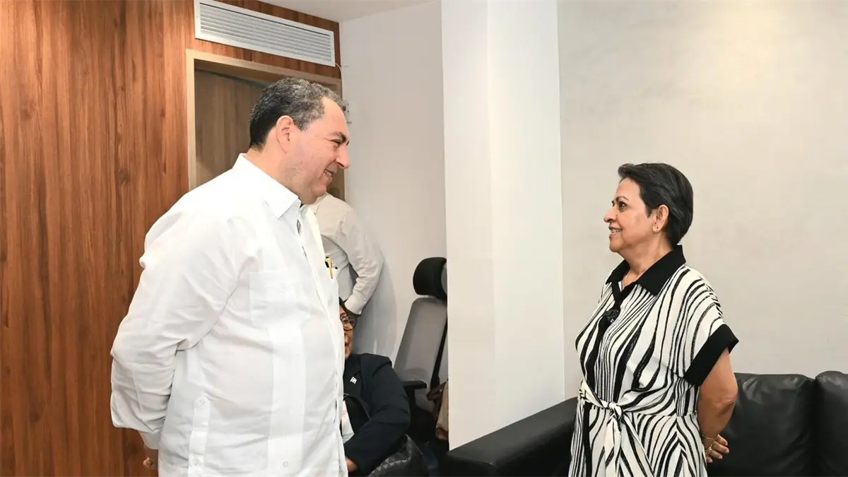 Servicio Nacional de Salud recibe donación de vacunas contra influenza del voluntariado Banreservas