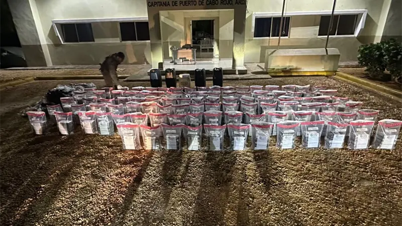 Autoridades ocupan cargamento de 484 paquetes de presunta cocaína en Pedernales