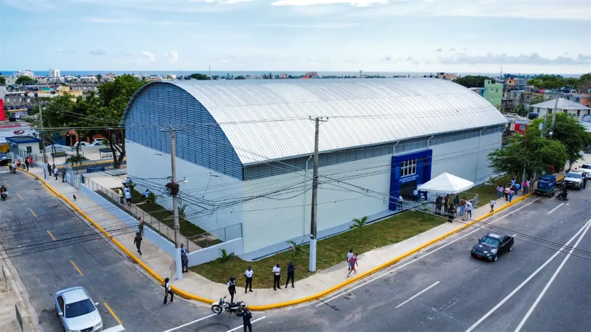 Presidente Abinader entrega polideportivo Isabelita en Santo Domingo Este