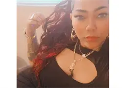 Mujer muere tras recibir disparos durante asalto en Santiago