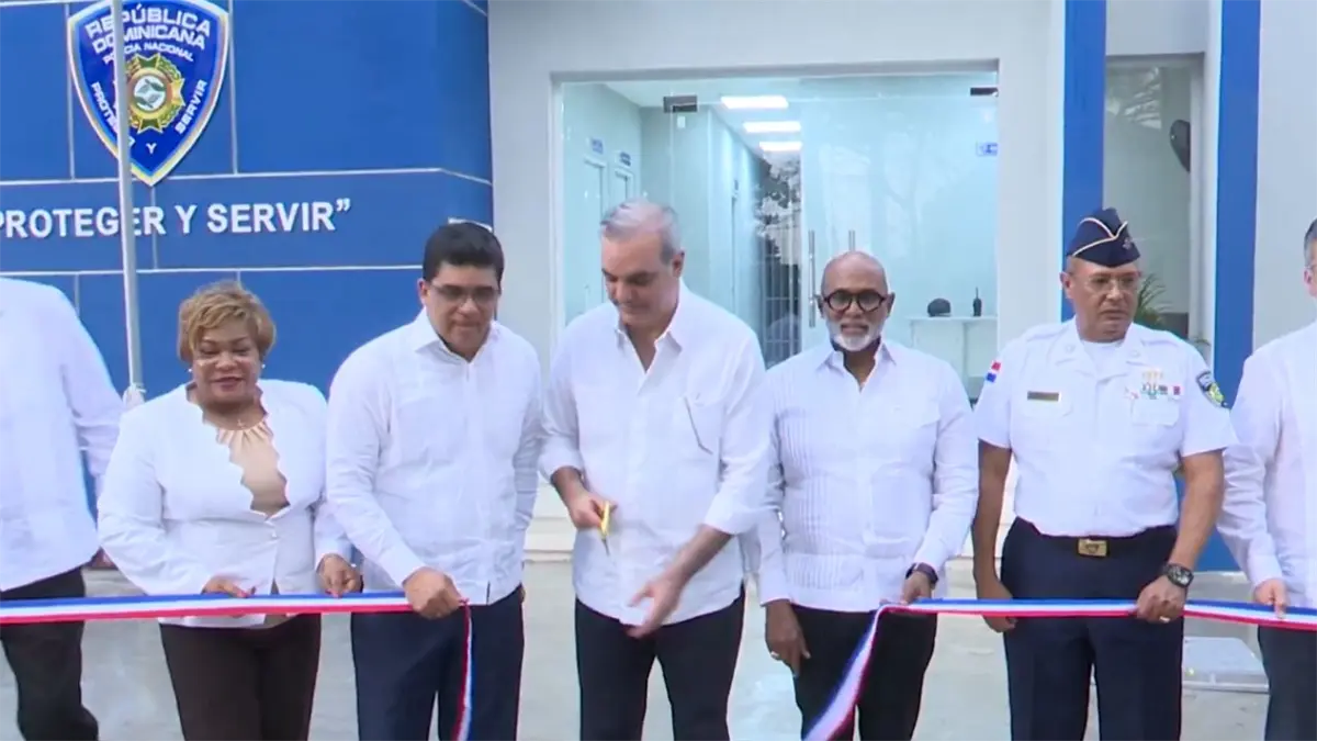 Luis Abinader inaugura estación policial Los Mina Viejo en Santo Domingo Este