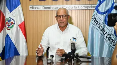 Adocco asegura que Abinader no violaría la Constitución al mantener a Guzmán Peralta en la PN