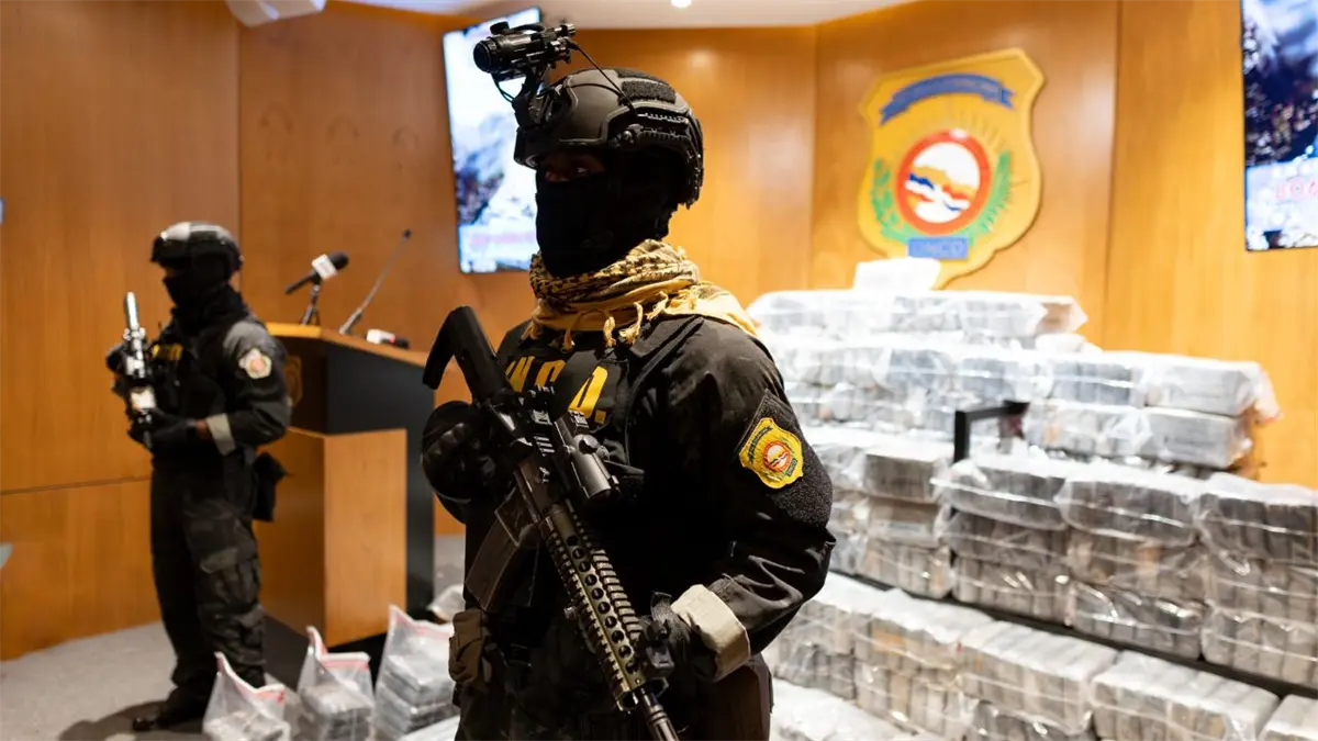 DNCD atrapa tres hombres con 806 paquetes de presunta cocaína