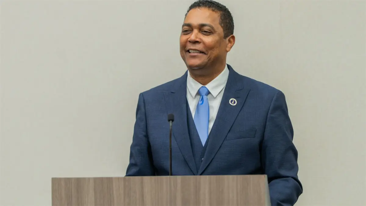 Víctor D´Aza retira precandidatura presidencial: reafirma su compromiso con la unidad del PRM