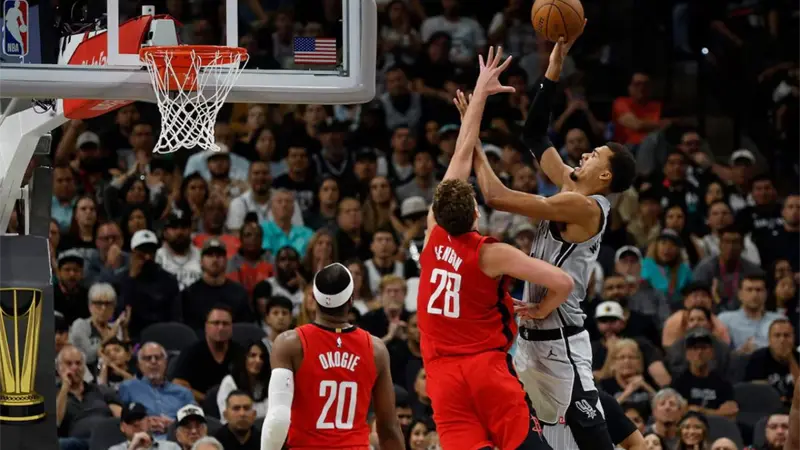 Los Rockets remontan a Orlando, los Spurs ganan sin Wemby y 47 puntos de Markkanen