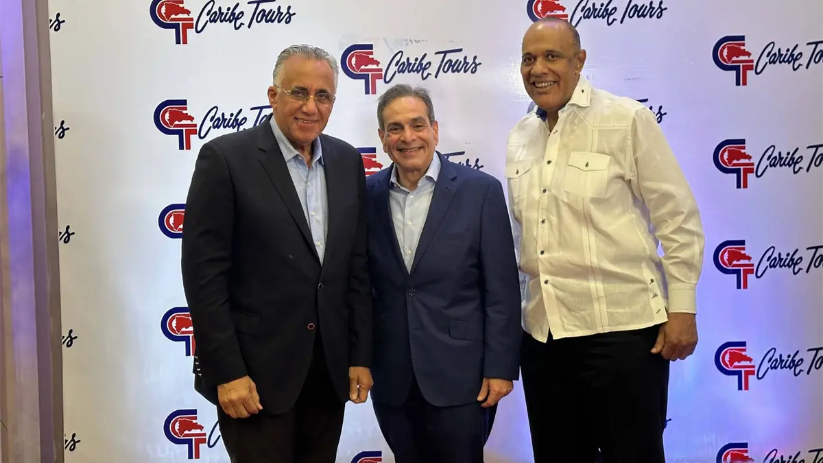 Caribe Tours celebra sus 40 años en una noche de historia,  gratitud y reconocimientos