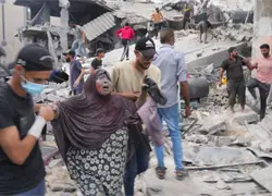Al menos 13 muertos en bombardeo israelí contra el mayor campo palestino del Líbano