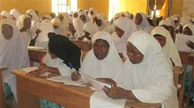 Dos de las 25 estudiantes secuestradas por hombres armados en Nigeria logran escapar