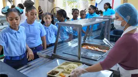 Menús del almuerzo escolar garantizan mayoría de nutrientes a estudiantes, según Inabie