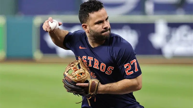 El venezolano José Altuve es sometido a cirugía para extraer líquido de su pie derecho