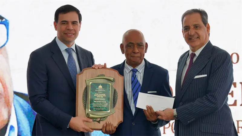 Ministerio de Cultura entrega Premio Internacional Pedro Henríquez Ureña a José Enrique García