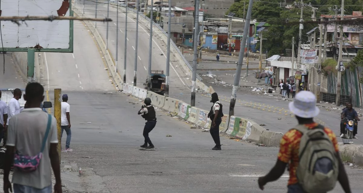 Presidente Abinader asegura estar al tanto de la situación de tensión en Haití