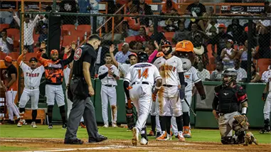 Toros se imponen a Leones guiados por Celestino, De la Cruz y Guzmán