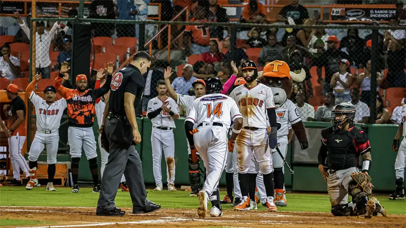 Toros se imponen a Leones guiados por Celestino, De la Cruz y Guzmán
