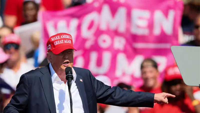 Trump revive su plan para negar la residencia permanente por uso de programas públicos