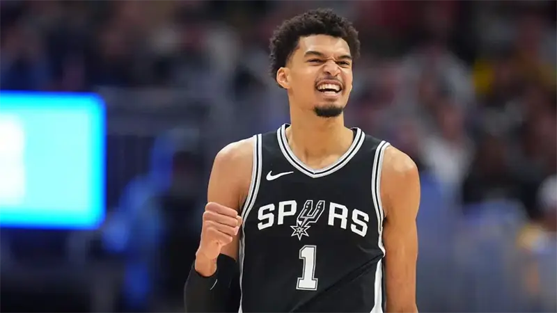 Wembanyama estará de baja varias semanas por lesión en la pantorrilla