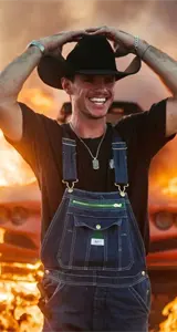 Arrestan a youtuber tras quemar un Ferrari en un video,  por presunta evasión de impuestos