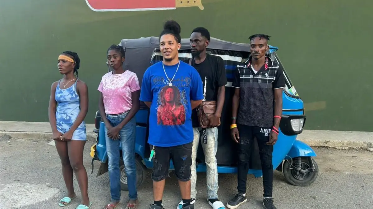 Ejército intercepta motocicleta que transportaba haitianos indocumentados en Mao