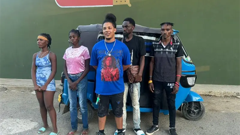 Ejército intercepta motocicleta que transportaba haitianos indocumentados en Mao